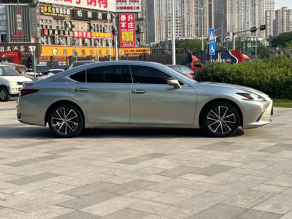 Lexus ES — фото 10