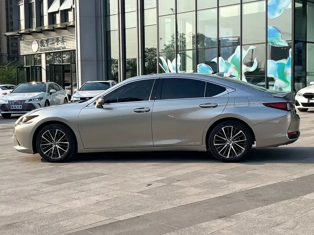Lexus ES — фото 5