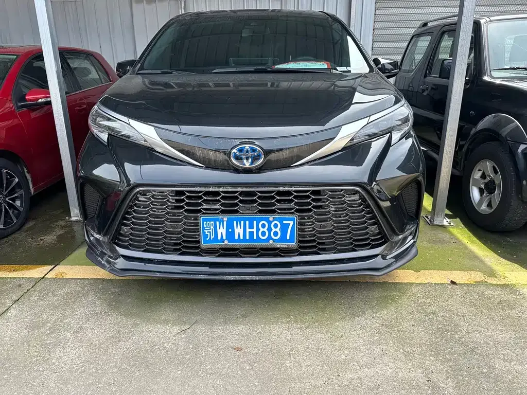 Toyota Granvia — фото 1