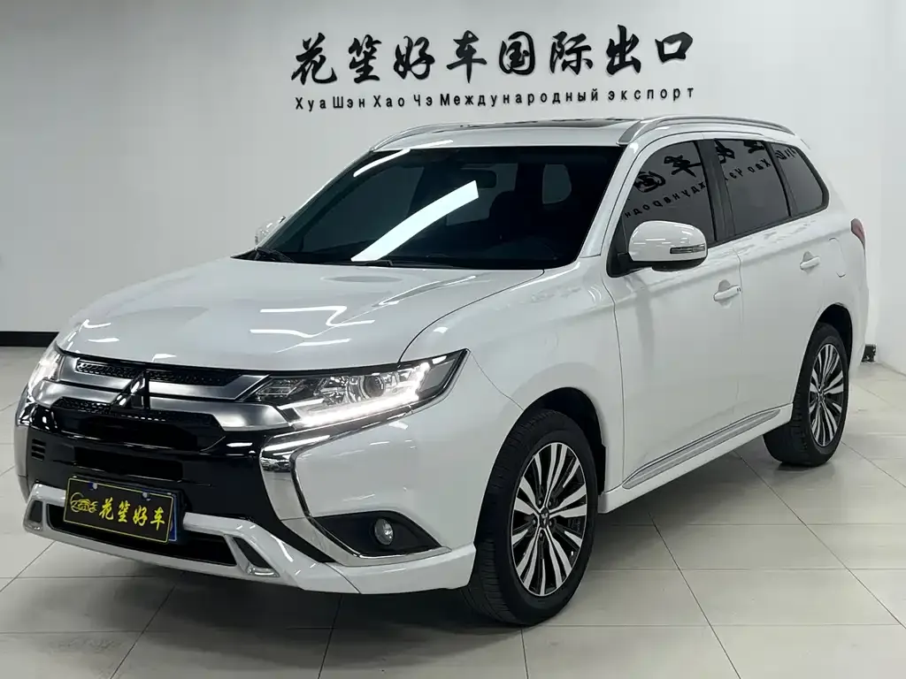 Mitsubishi Outlander — фото 1