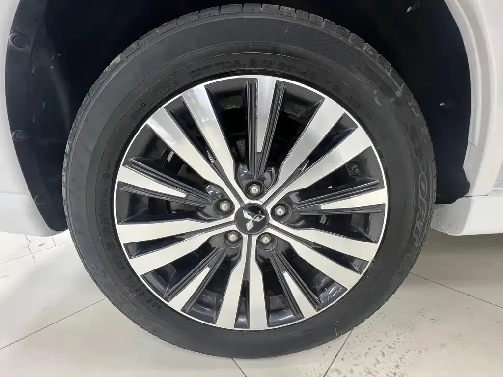 Mitsubishi Outlander — фото 9