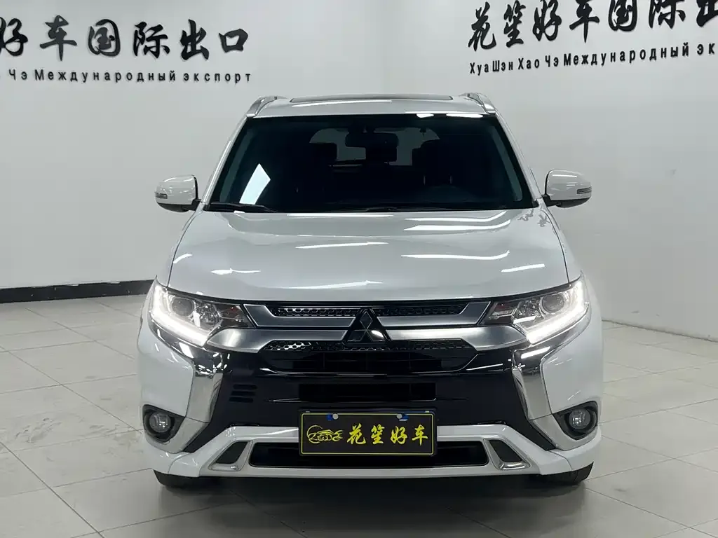 Mitsubishi Outlander — фото 5