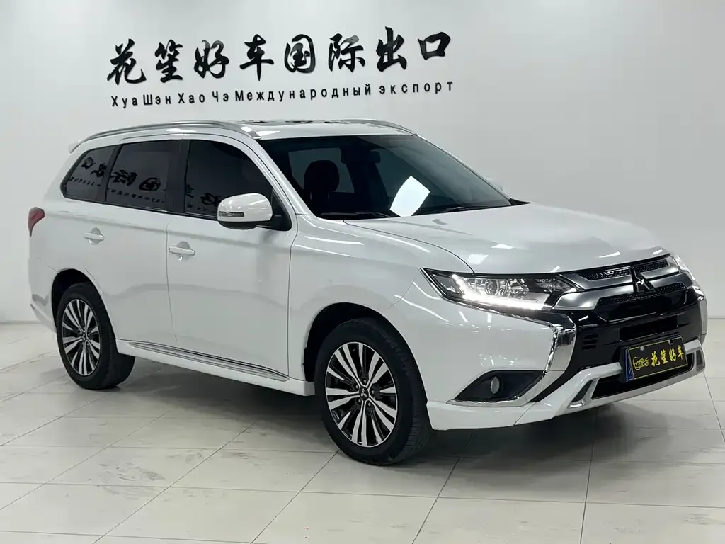 Mitsubishi Outlander — фото 8