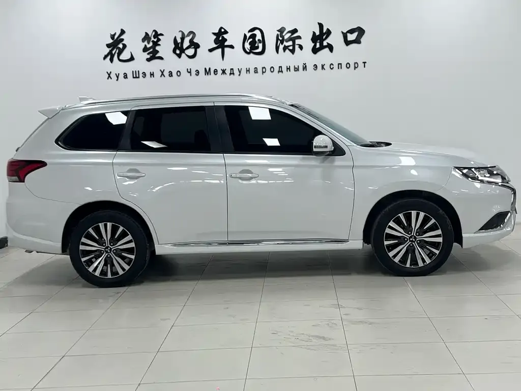 Mitsubishi Outlander — фото 4