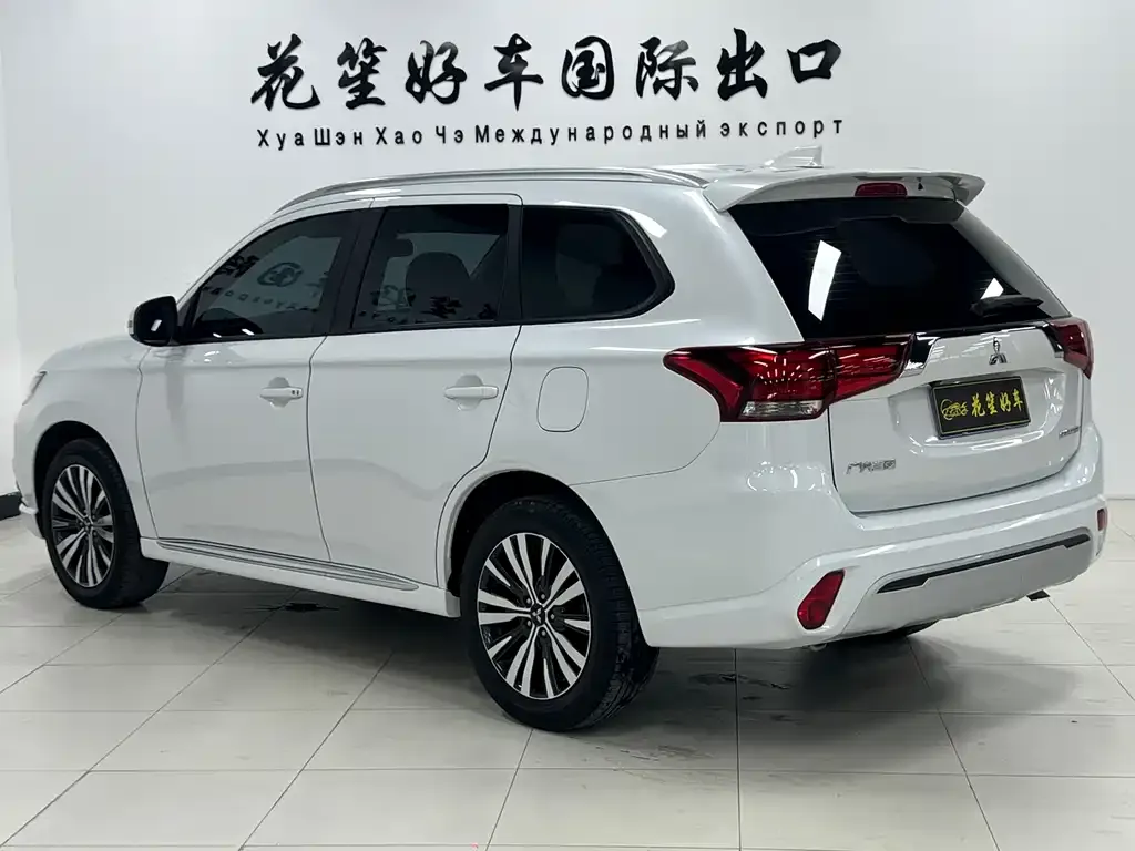 Mitsubishi Outlander — фото 10