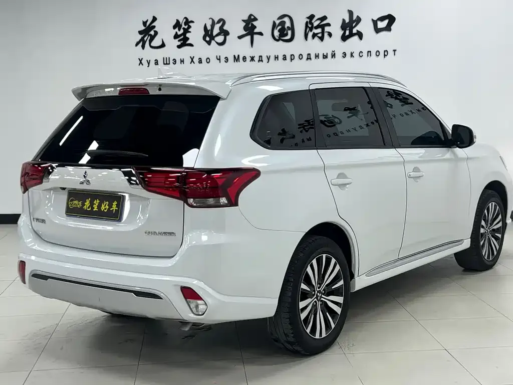 Mitsubishi Outlander — фото 6