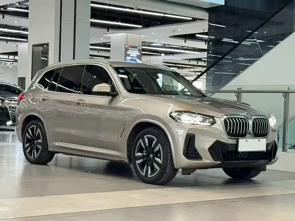 BMW iX3 — фото 8