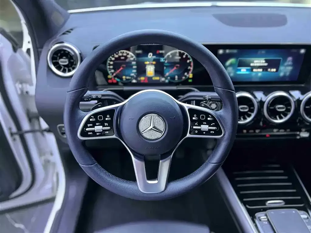 Mercedes-Benz GLA — фото 7