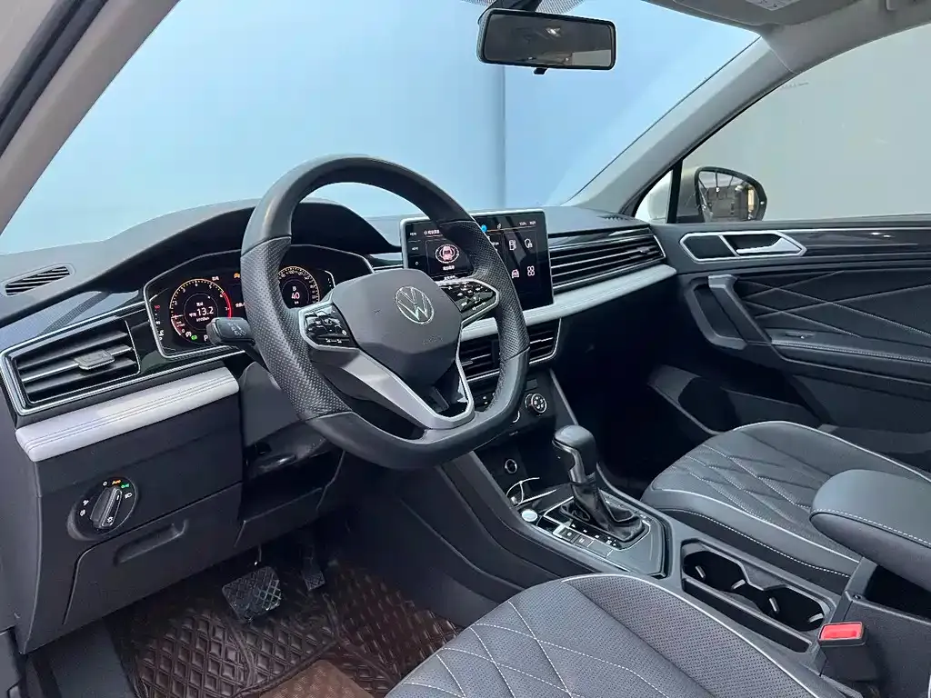 Volkswagen Tiguan L — фото 8