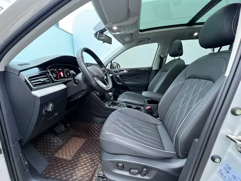 Volkswagen Tiguan L — фото 10