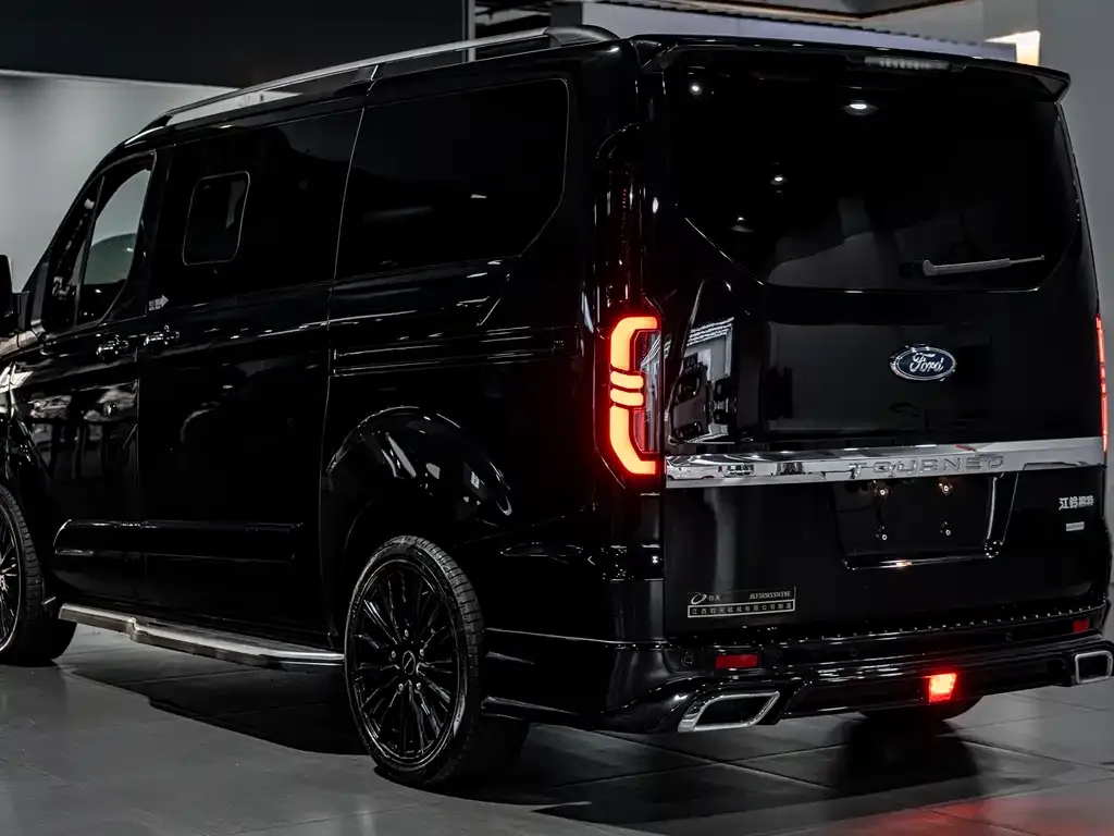 Ford Tourneo — фото 8
