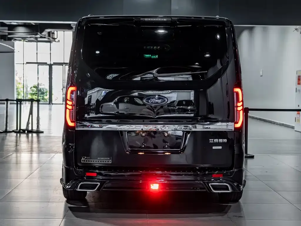 Ford Tourneo — фото 3