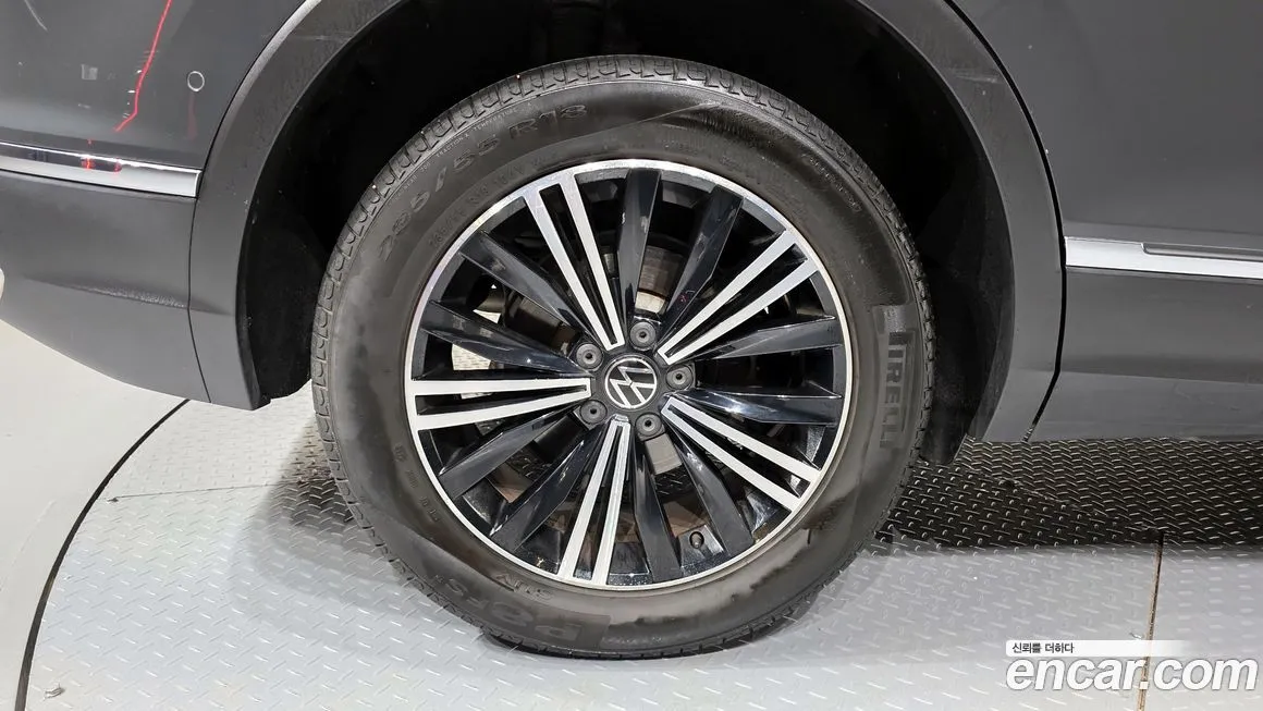 Volkswagen Tiguan — фото 7
