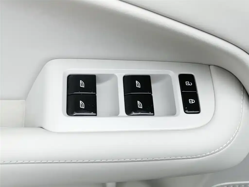 Volvo EM90 — фото 2