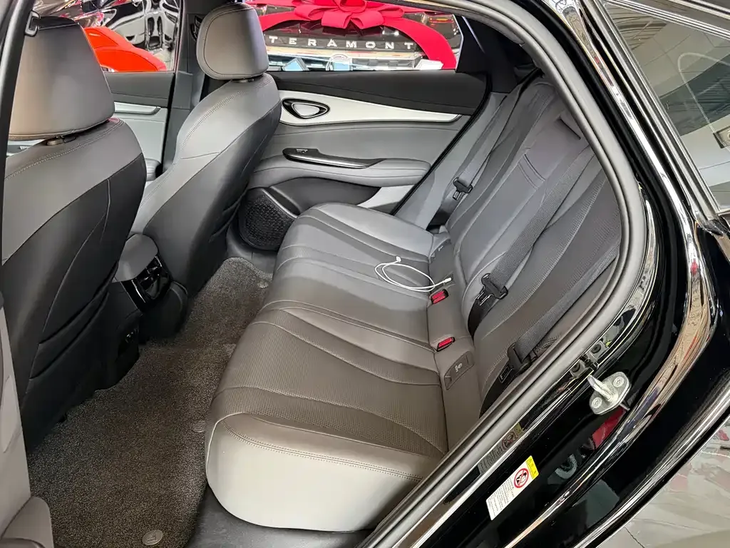 BYD Seal 07 DM-i — фото 8