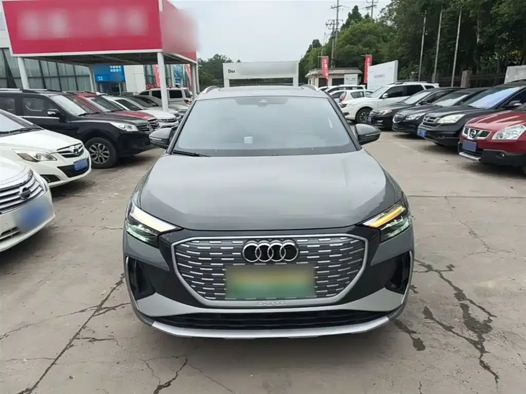Audi Q4 e-tron — фото 2