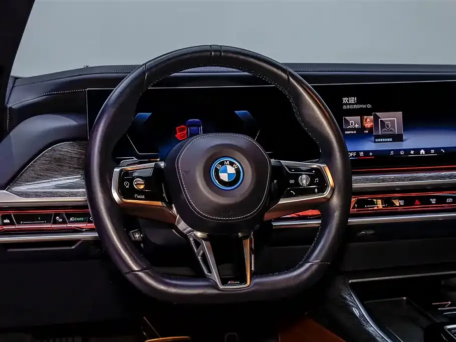 BMW i7 — фото 10