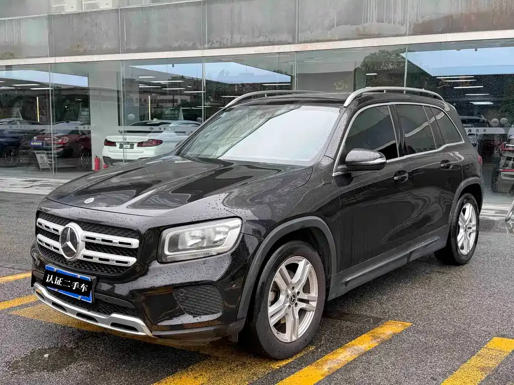 Mercedes-Benz GLB — фото 1