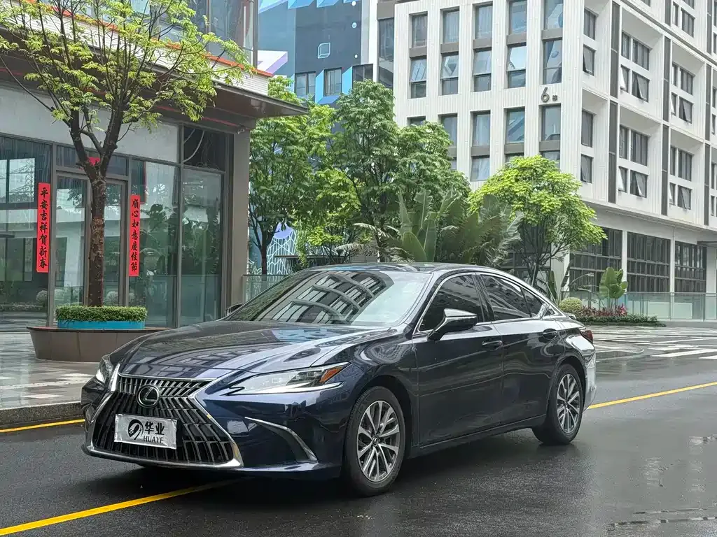 Lexus ES — фото 1