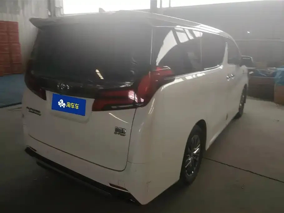 Toyota Alphard — фото 6