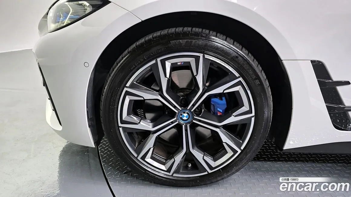 BMW i4 — фото 5