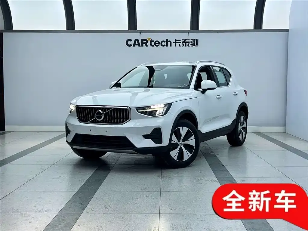 Volvo XC40 — фото 9