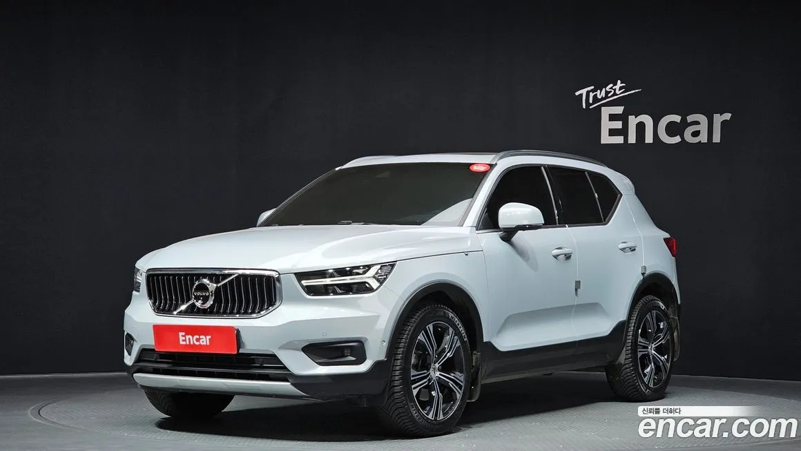 Volvo XC40 — фото 1