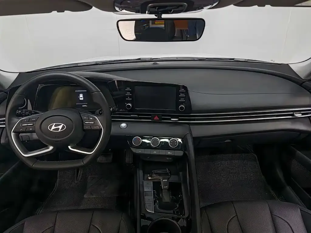 Hyundai Elantra — фото 8