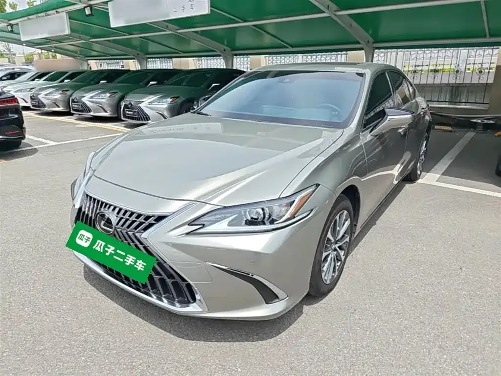 Lexus ES — фото 1