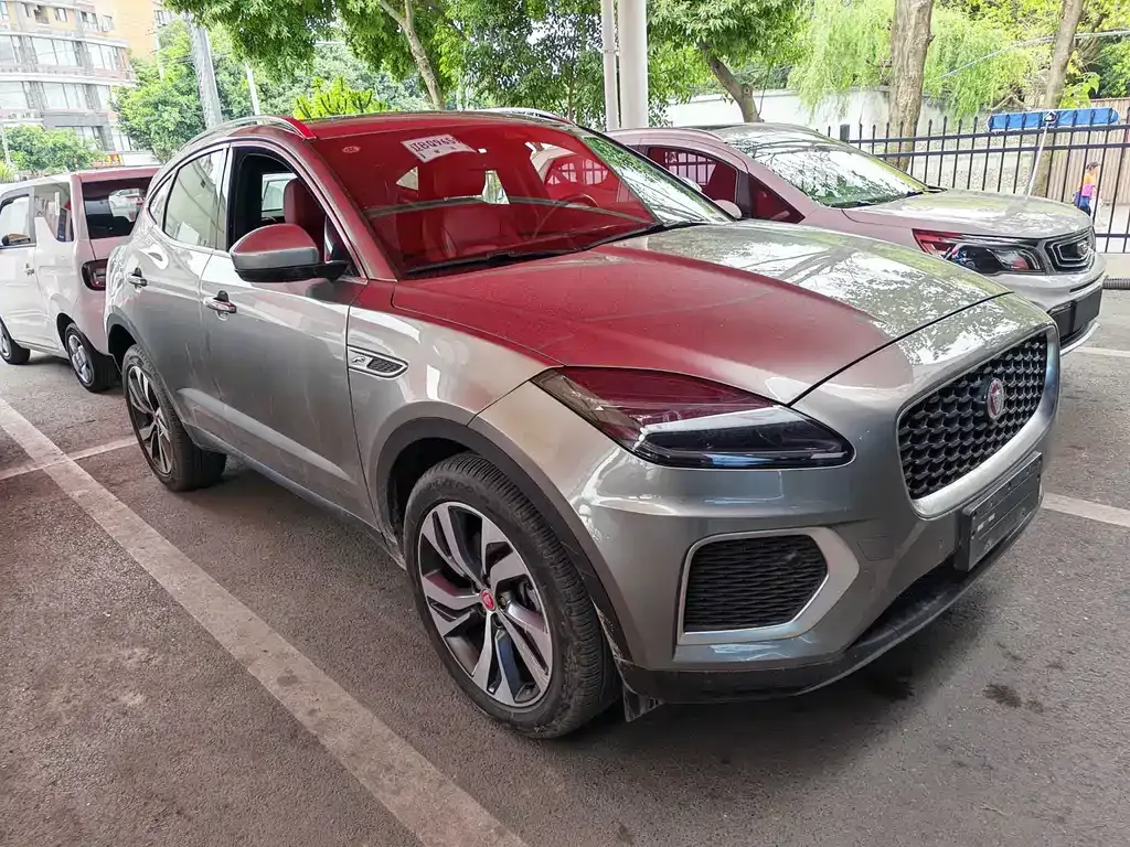 Jaguar E-PACE — фото 9