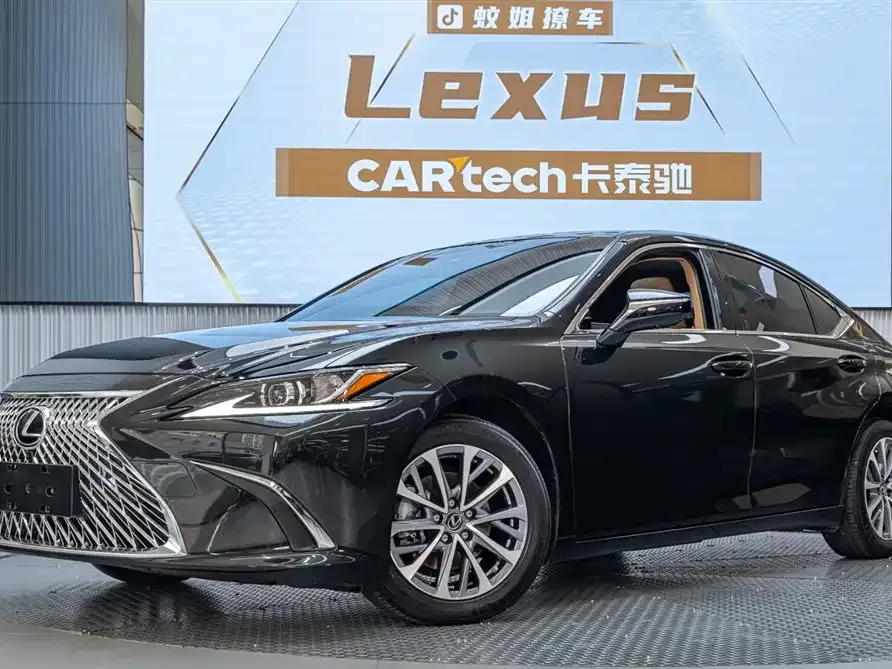 Lexus ES — фото 1
