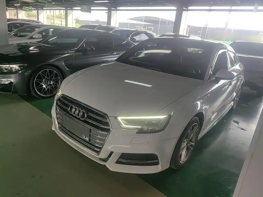 Audi A3 — фото 1