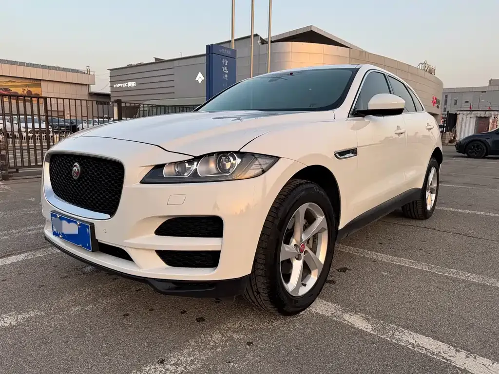 Jaguar F-PACE — фото 1