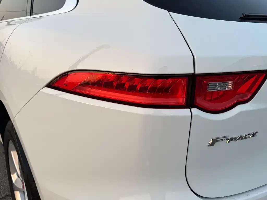 Jaguar F-PACE — фото 2