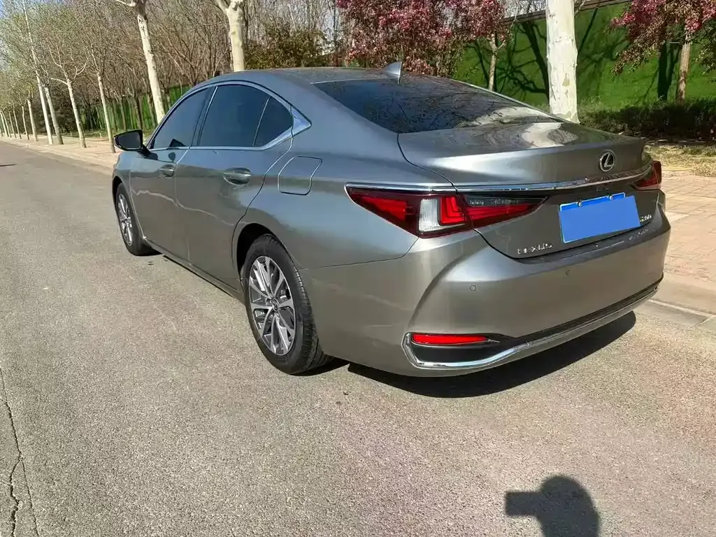 Lexus ES — фото 8