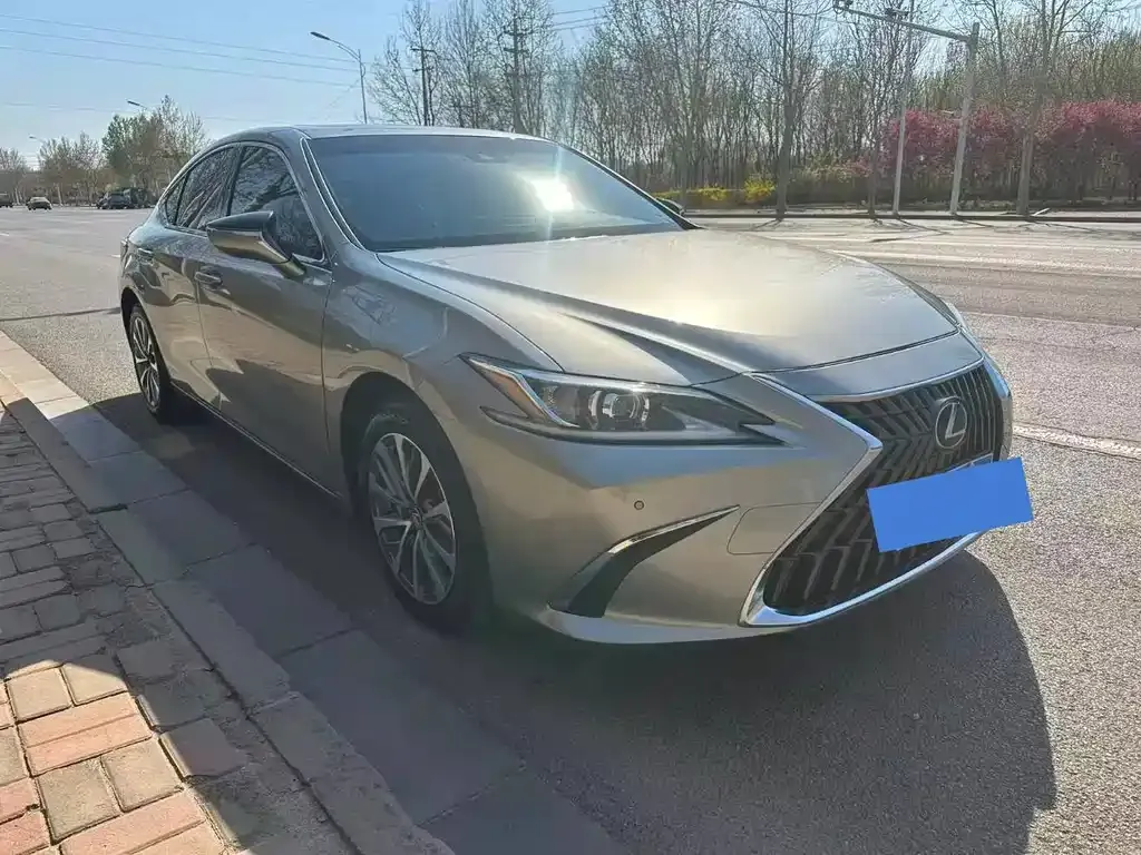 Lexus ES — фото 5