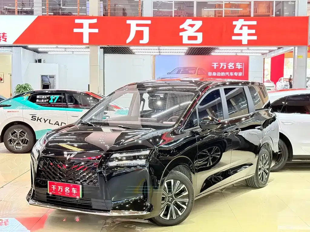 Wuling Starlight 730 New Energy — фото 1