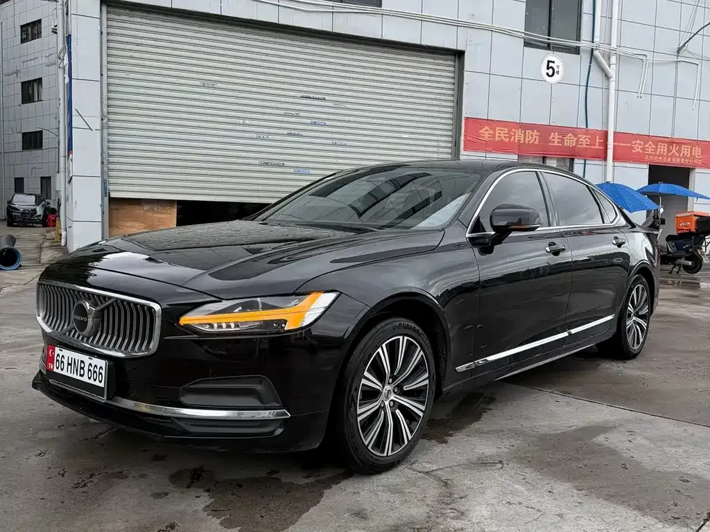 Volvo S90 — фото 1