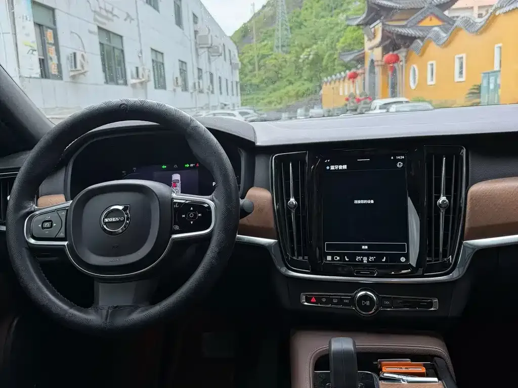 Volvo S90 — фото 8