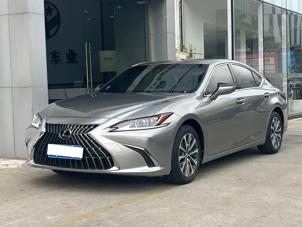 Lexus ES — фото 1