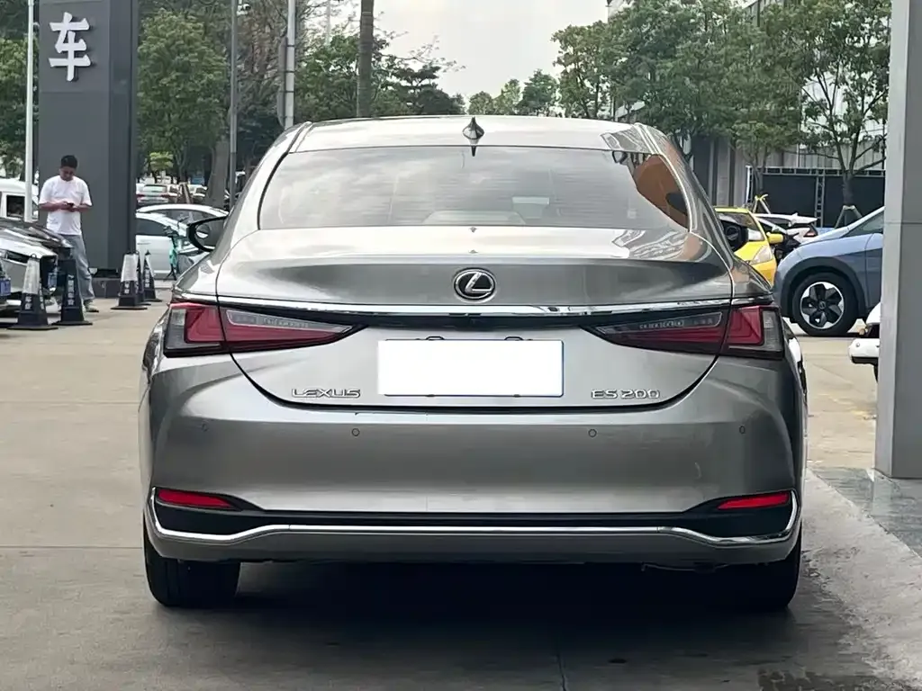 Lexus ES — фото 5