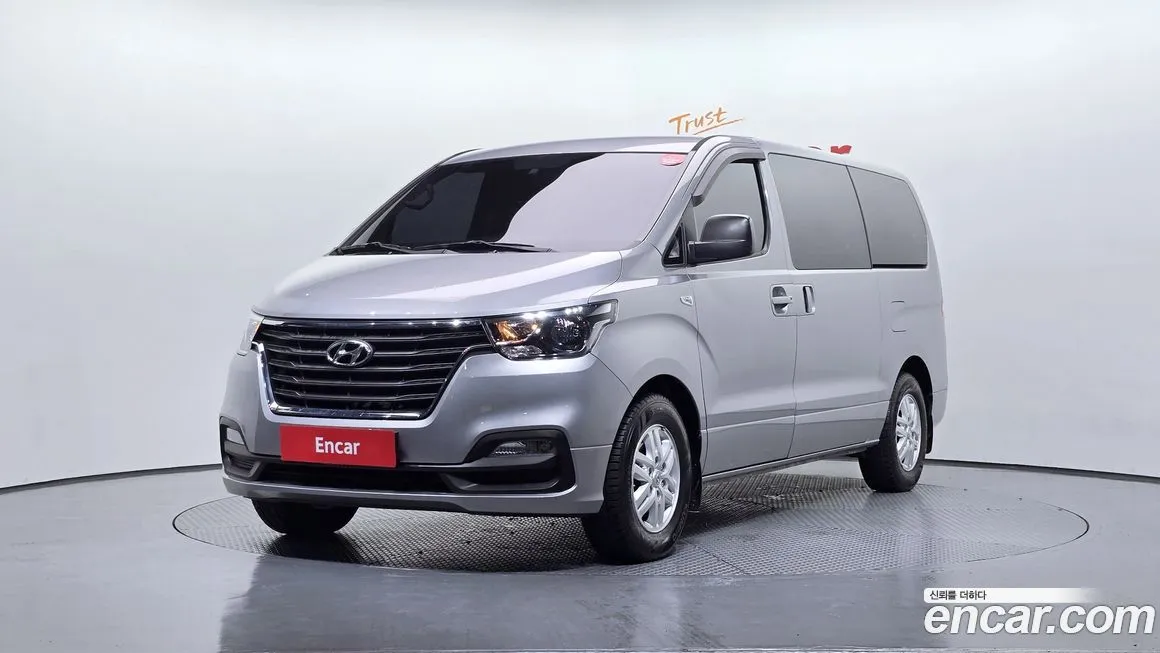 Hyundai Starex — фото 1