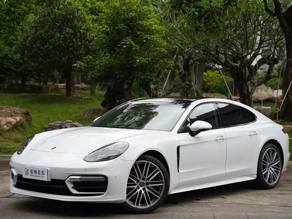 Porsche Panamera — фото 1