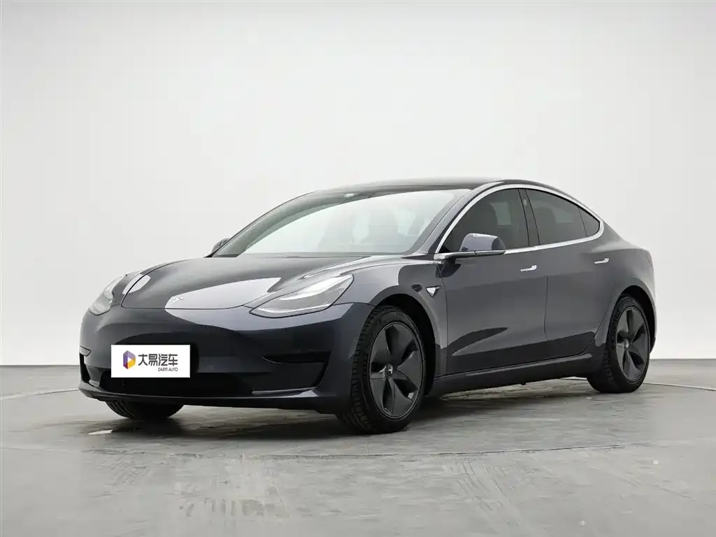 Tesla Model 3 — фото 1