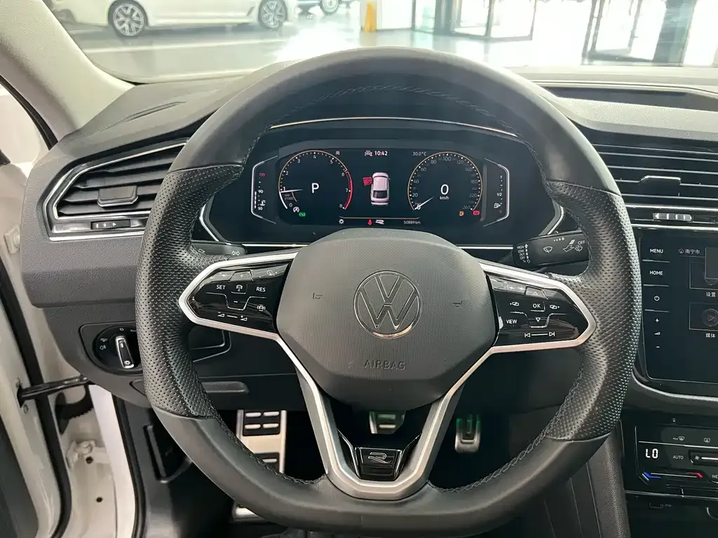 Volkswagen Tiguan X — фото 9