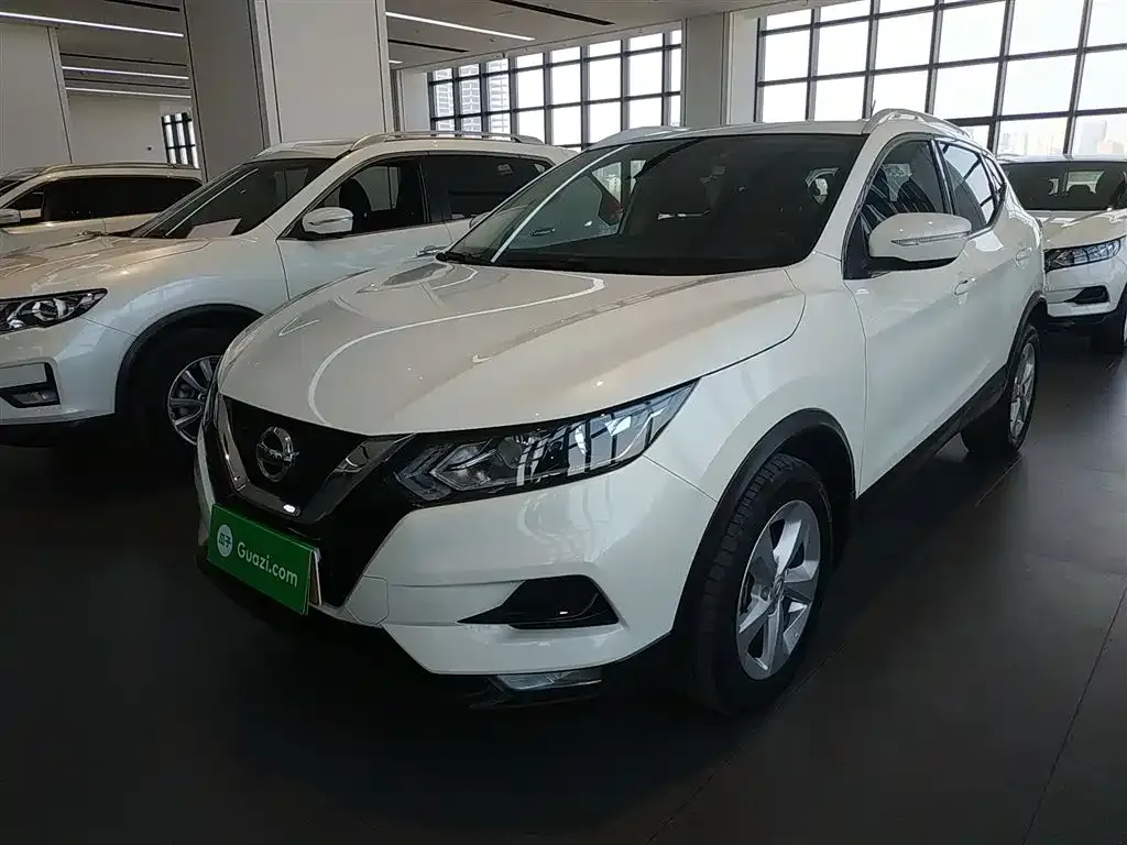 Nissan Qashqai — фото 1