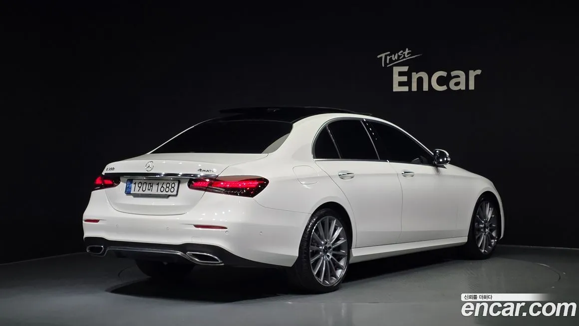 Mercedes-Benz E-Class — фото 5