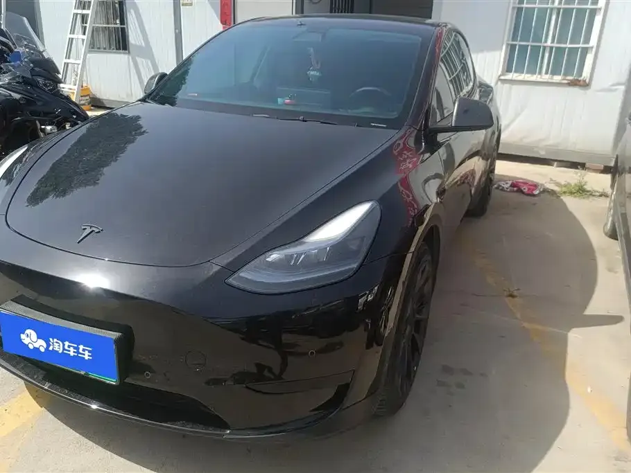 Tesla Model Y — фото 1