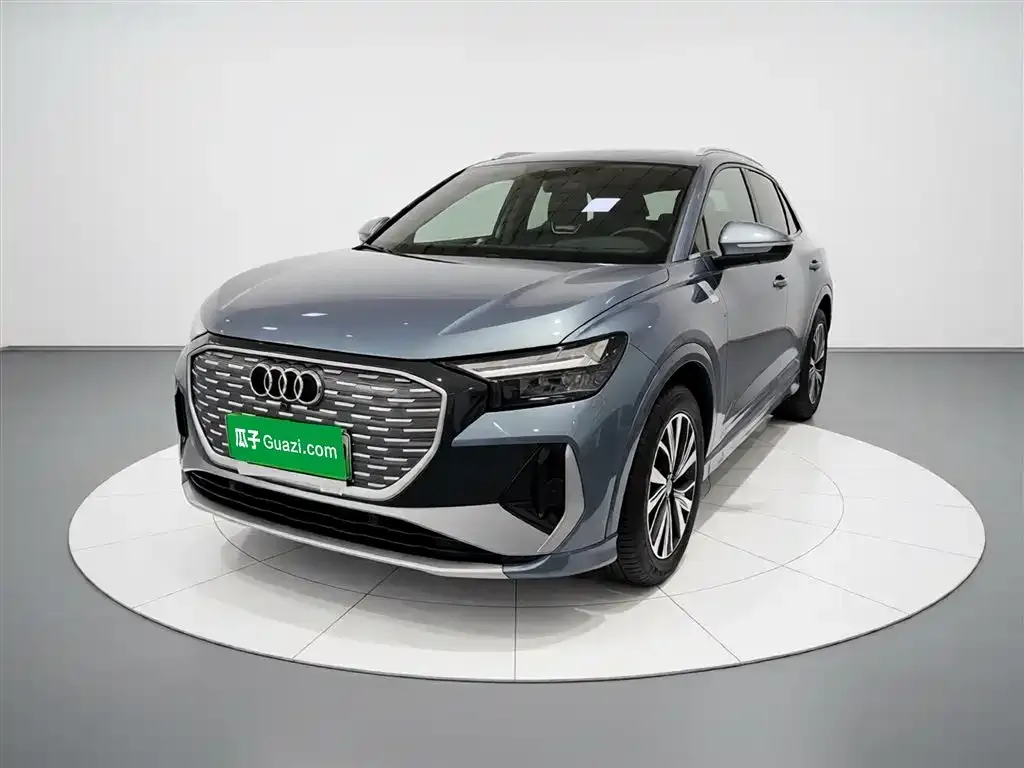 Audi Q4 e-tron — фото 1