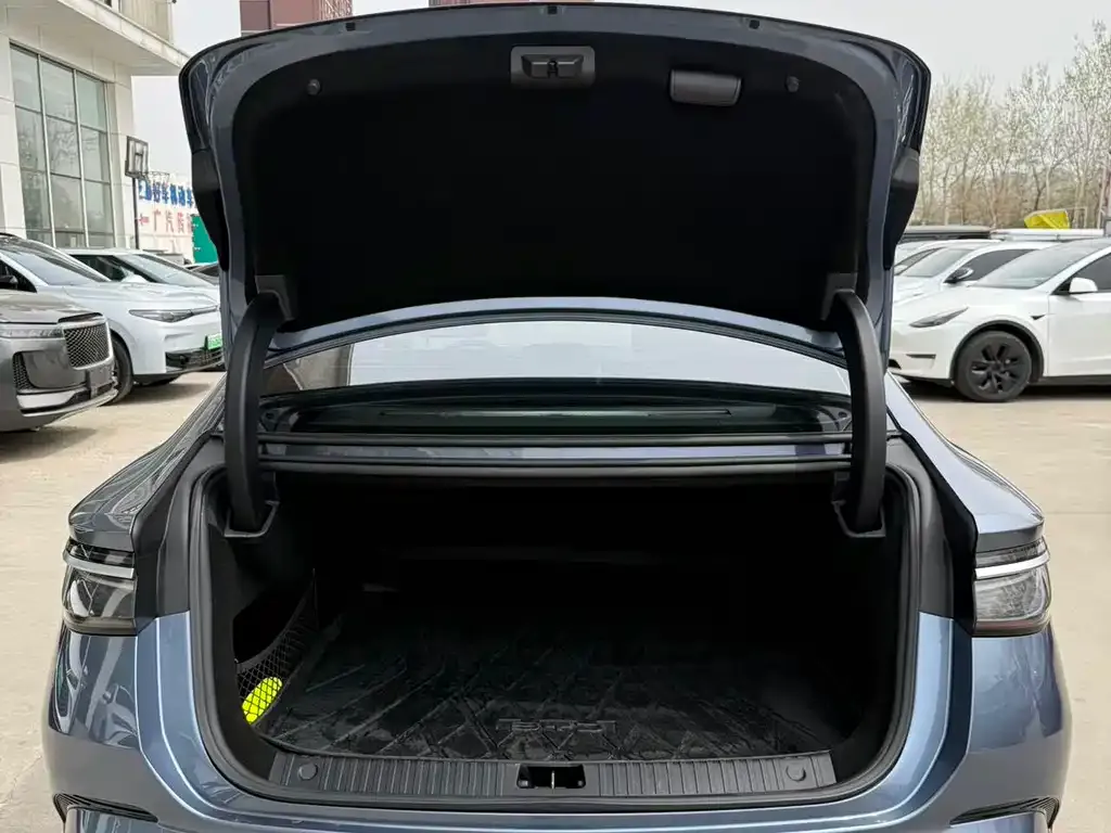 BYD Seal — фото 10